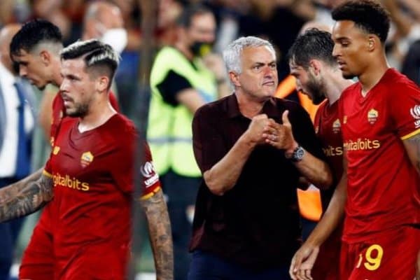 Моуриньо Испанияга футболчи жўнатади