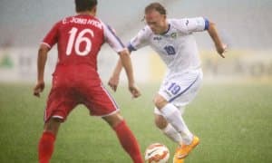 Расман! Ўзбекистонлик машҳур футболчи Россия клуби билан шартнома имзолади