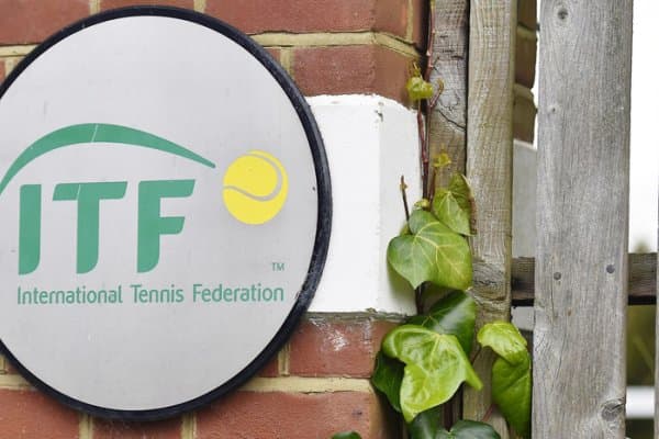 Наманганда ёш теннисчилар баҳси давом этмоқда