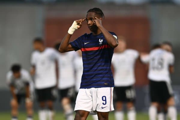 Бу бола супертўпурар бўлади! Чемпион жамоа 17 ёшли вундеркиндга ўта катта сумма тўлайди!