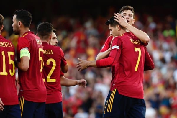 Янги бойлар Испания терма жамоаси ҳужумчиси учун курашга киришди