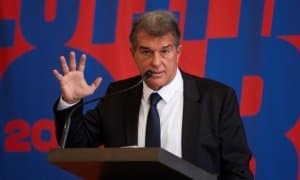 “Барса” тўрт футболчини нишонга олди