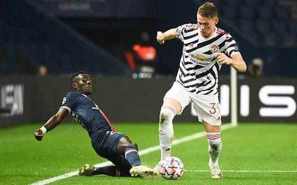 "Манчестер Юнайтед" футболчиси ПСЖга қарши "битта кўз" билан ўйнади