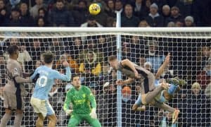 Осиёлик футболчи тўртта чемпионни тиз чўктирди