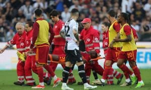 “Рома” ўйинчиси майдонда ҳушидан кетди, ўйин давом эттирилмади (фото)