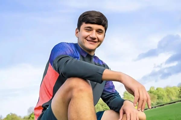 "Манчестер Сити" нега айнан Ҳусановни танлади?