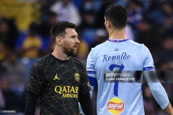 Пенальтисиз ким кўпроқ гол урган, Роналду ёки Месси?