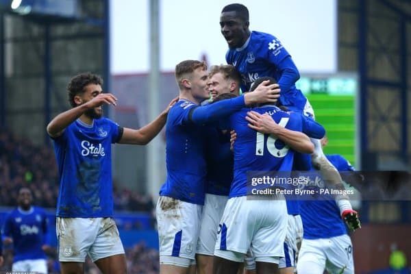 АПЛ. "Эвертон" кичик устунликда ғалаба қозонди