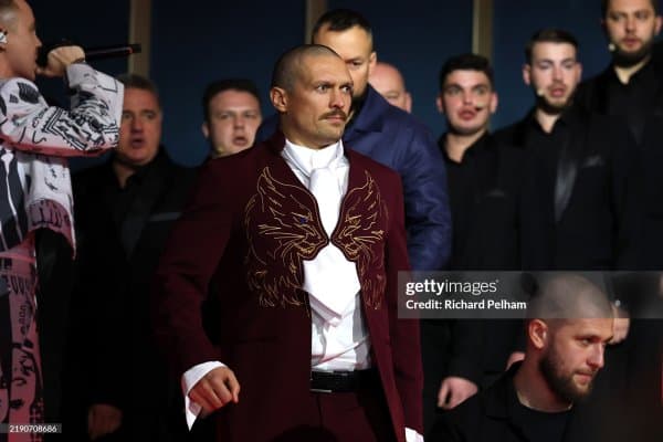 Александер Усик: "Қачонлардир устимдан кулганлар бугун мени олқишламоқда"