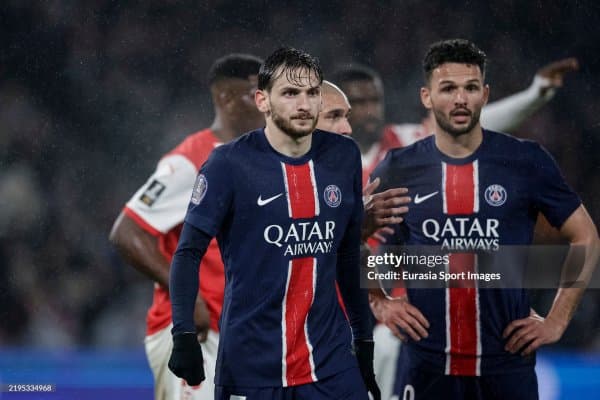 Лига 1. Кварацхелия дебют қилган ўйинда ПСЖ очко йўқотди 