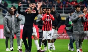 Мураббий кўнгилхушлик қилган футболчилардан ғазабда