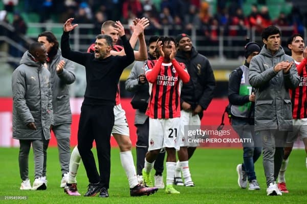 Мураббий кўнгилхушлик қилган футболчилардан ғазабда