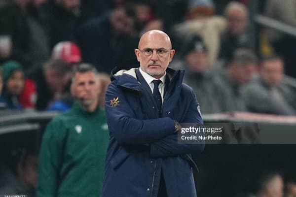 Расман. Испания Де ла Фуэнте билан шартномани узайтирди