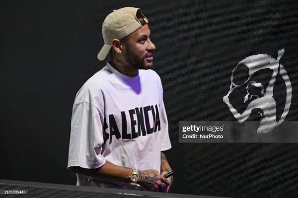 Неймар катта суммадан воз кечди