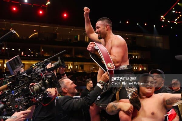 Жозеф Паркер супер боксчини нишонга олди!