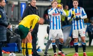 Ғаройиб учрашув. Робин ван Перси жамоасига қарши 12 футболчи ўйнади