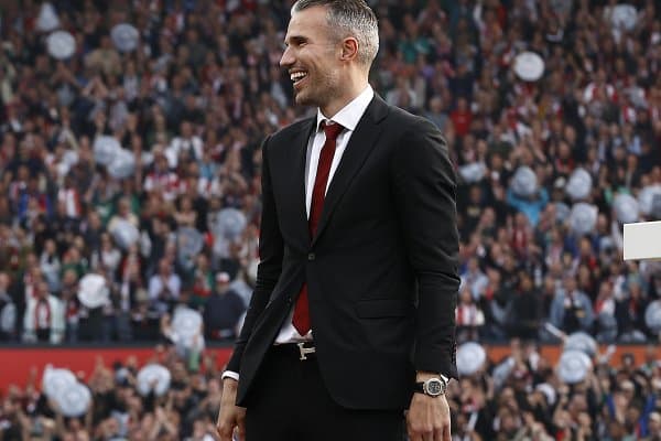 Робин ван Перси рақиб жамоада 12 футболчи ўйнаганига қандай муносабат билдирди?