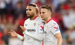 Испан клуби етти ўйинчини ҳайдаяпти