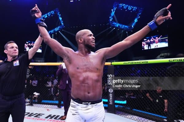 "Қароқчи"ни енган Майкл Пейж UFC собиқ чемпионини жангга чорлади