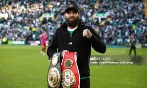 Ирландиялик боксчи оиласи учун жаҳон чемпионлигидан воз кечмоқчи!