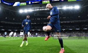 "Барселона"га бош оғриқ бўлган футболчи сафга қайтди