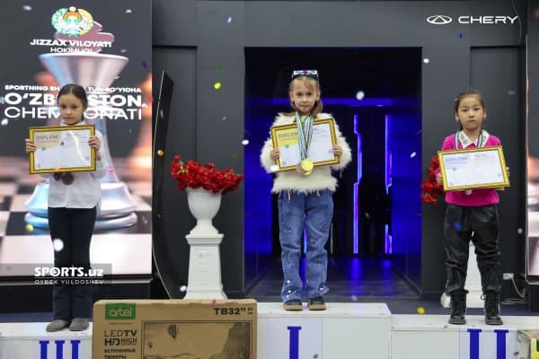 Жиззахда ақл жанги ғолиблари тақдирланди (Фоторепортаж)