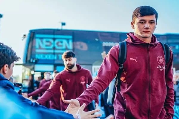 Ҳусанов “Ньюкасл”га ўтиши керак эди, Файзуллаев эса...