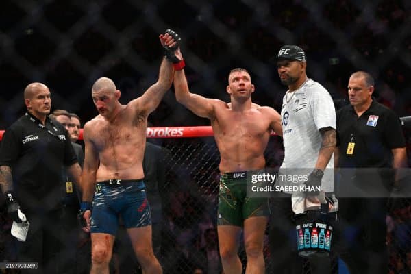 ММА олами Шон Стрикленд ва Дю Плесси жангига қандай муносабат билдирдри?