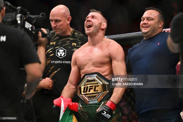 Дрикус дю Плесси ҳеч ким уддалай олмаган натижани қайд этди