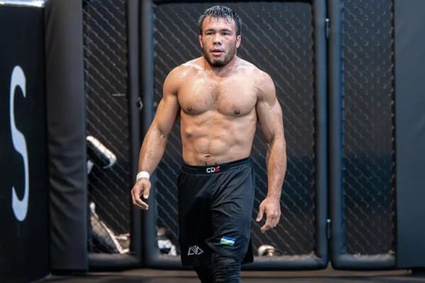 Таниқли самбочимиз "UAE Warriors"да жанг қилади