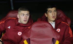 Ғалати дуэл: Шомуродов ёки Довбик?