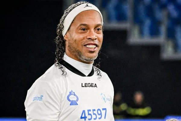 Роналдиньо энг зўр футболчи кимлигини айтди. У Месси ҳам, Роналду ҳам эмас!