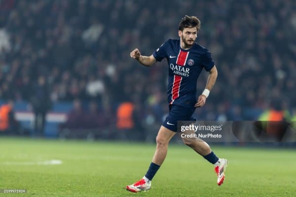 Кварацхелия Чемпионлар лигаси тарихига кирди