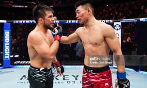  Сонг Ядонгнинг муштлари эмас, бармоқлари Генри Сехудони мағлуб этди