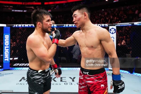  Сонг Ядонгнинг муштлари эмас, бармоқлари Генри Сехудони мағлуб этди