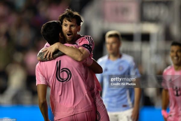 МЛС. Бир киши кам бўлиб ўйнаган "Интер Майами"дан дуранг натижа, Месси "ёндирди" 