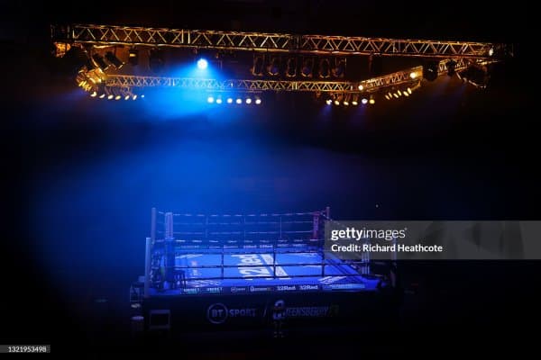 Икки боксчи 2024 йилнинг энг кўп маош олувчи спортчилари ўнталигига кирди