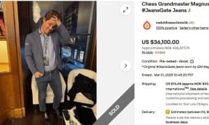 Магнус Карлсеннинг машҳур жинси шими 36 100 долларга сотилди