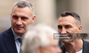 Бокс афсонаси яна рингга қайтмоқчи