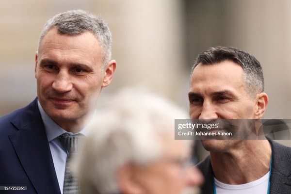 Бокс афсонаси яна рингга қайтмоқчи