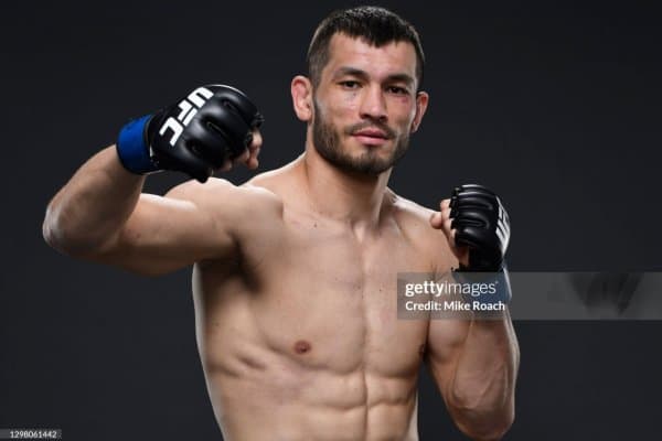 Маҳмуд Муродов рақибни "янчиб ташлади"