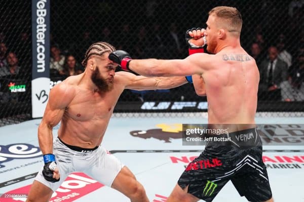 Жастин Гэтжи ва Рафаэль Физиев жанги бутун аренани оёққа турғазди!