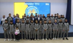 "Динамо"га ёрдам керак бўлса, биз тайёрмиз". Абрамов жамоасининг мухлислар билан учрашуви юқори кайфиятда ўтди