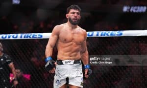 Арман Царукян 2 нафар жуда кучли UFC жангчиcини "нишонга олди"