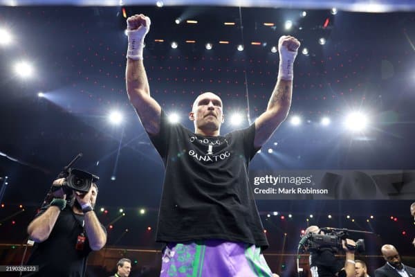 WBО Александр Усик учун мажбурий рақиб тайинлади