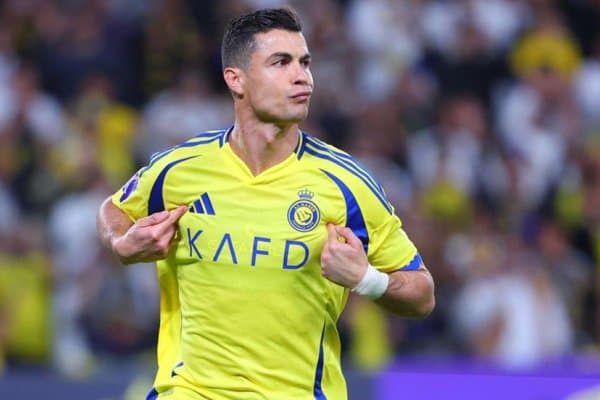 Бош мураббийдан норози бўлган Роналду ўйинни эрта тарк этди (фото)