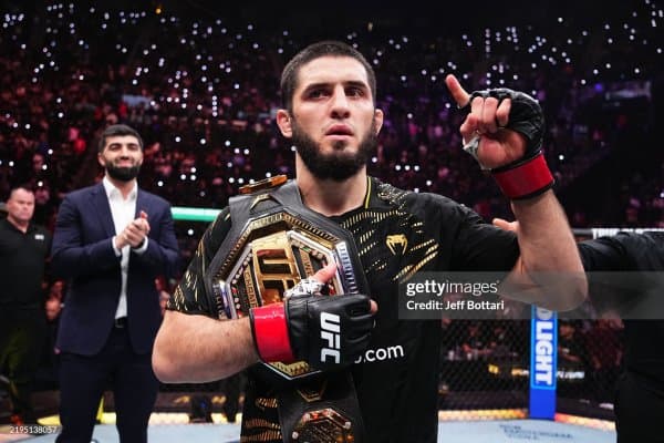 Даҳшат: Ислом Махачев ва Хамзат Чимаев бир турнирда октагонга кўтарилиши мумкин