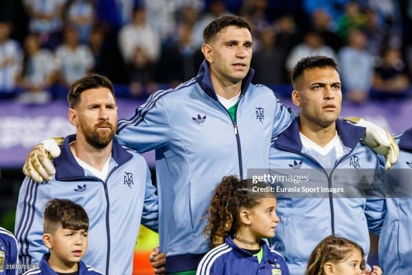 Аргентина яна бир етакчисини йўқотди