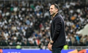 Тимур Кападзе ўйиндан сўнг бўлиб ўтган учрашув, бир нечта футболчиларнинг йўқотилиши ва Эронга қарши муҳим баҳс учун режалари ҳақида гапирди. (Тўлиқ матбуот анжумани)