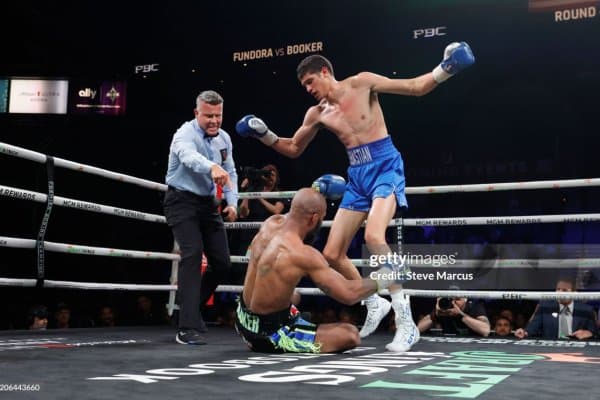 Себастьян Фундора рақибини аяб ўтирмади